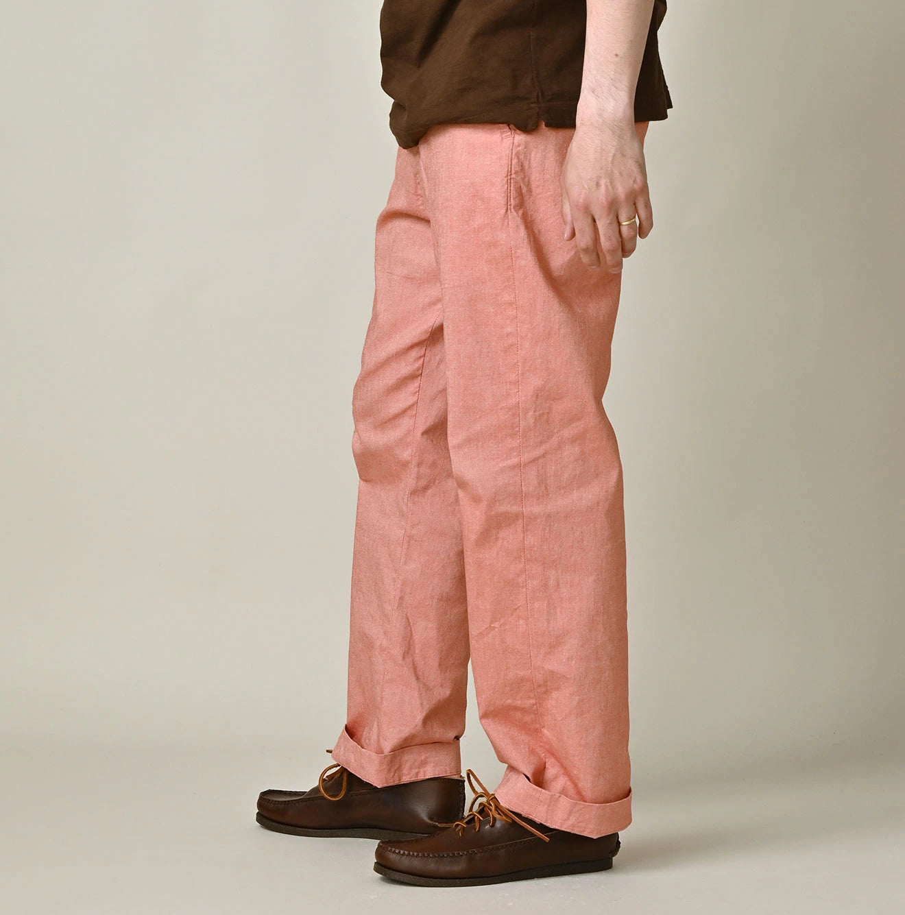 Cotton Linen OX Stretch Crosby Slacks Male Model