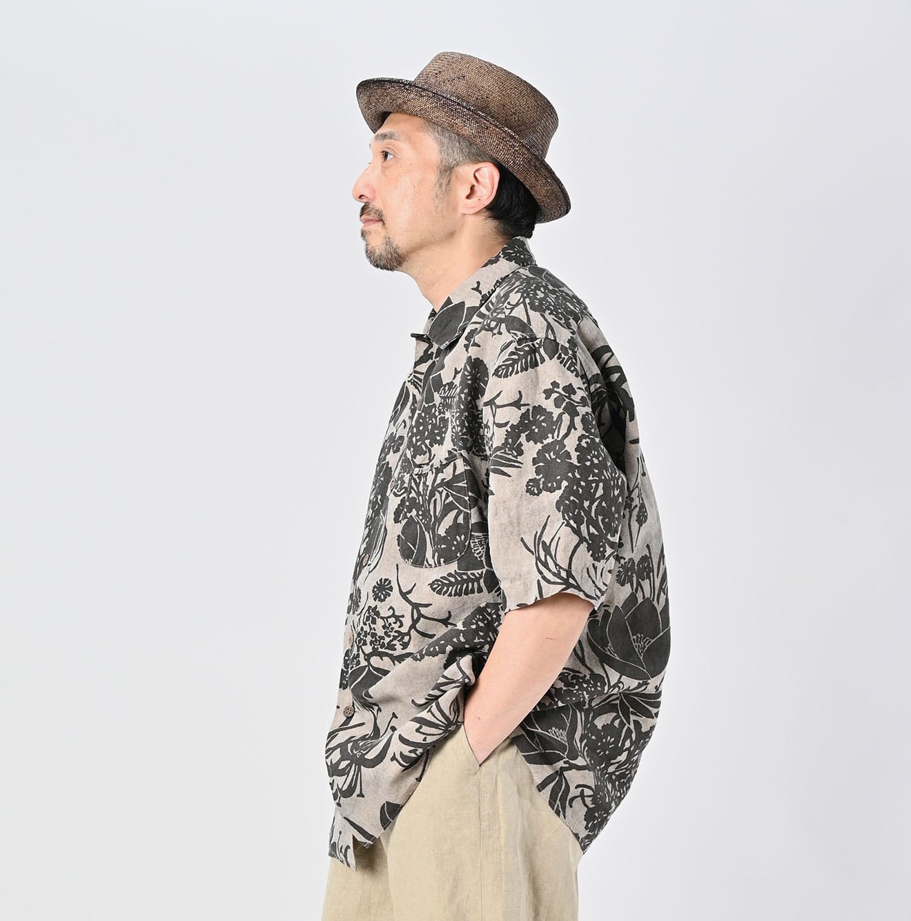 Linen Lotus Print LeiLei Shirt MEN Male Model