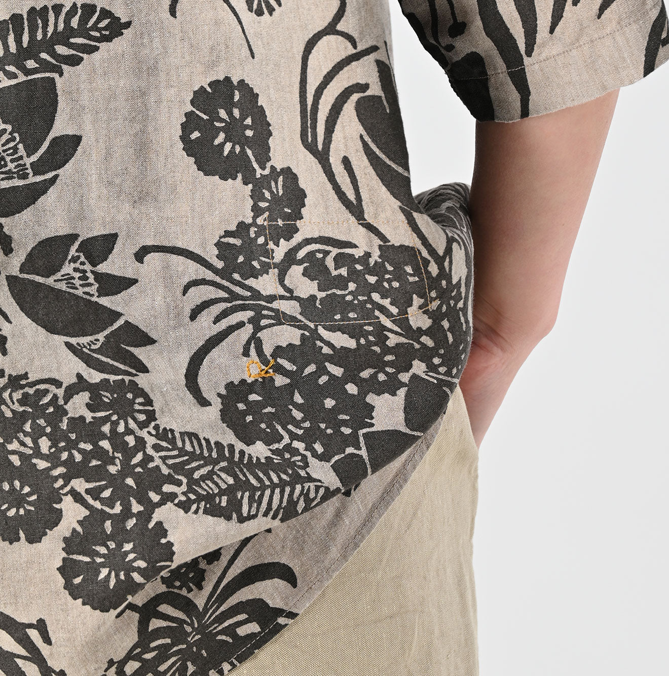 Linen Lotus Print LeiLei Shirt MEN Detail