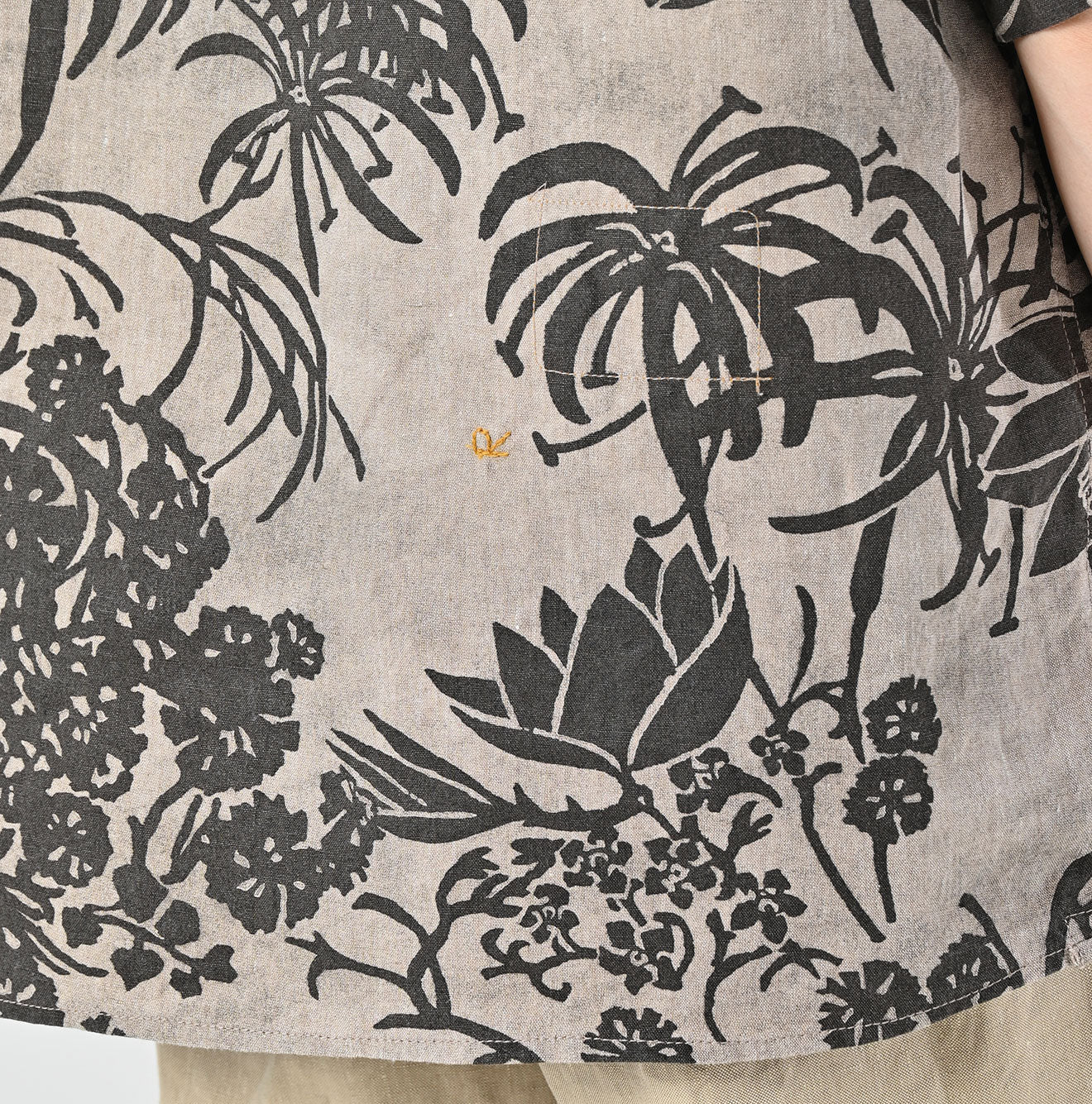 Linen Lotus Print LeiLei Shirt MEN Detail