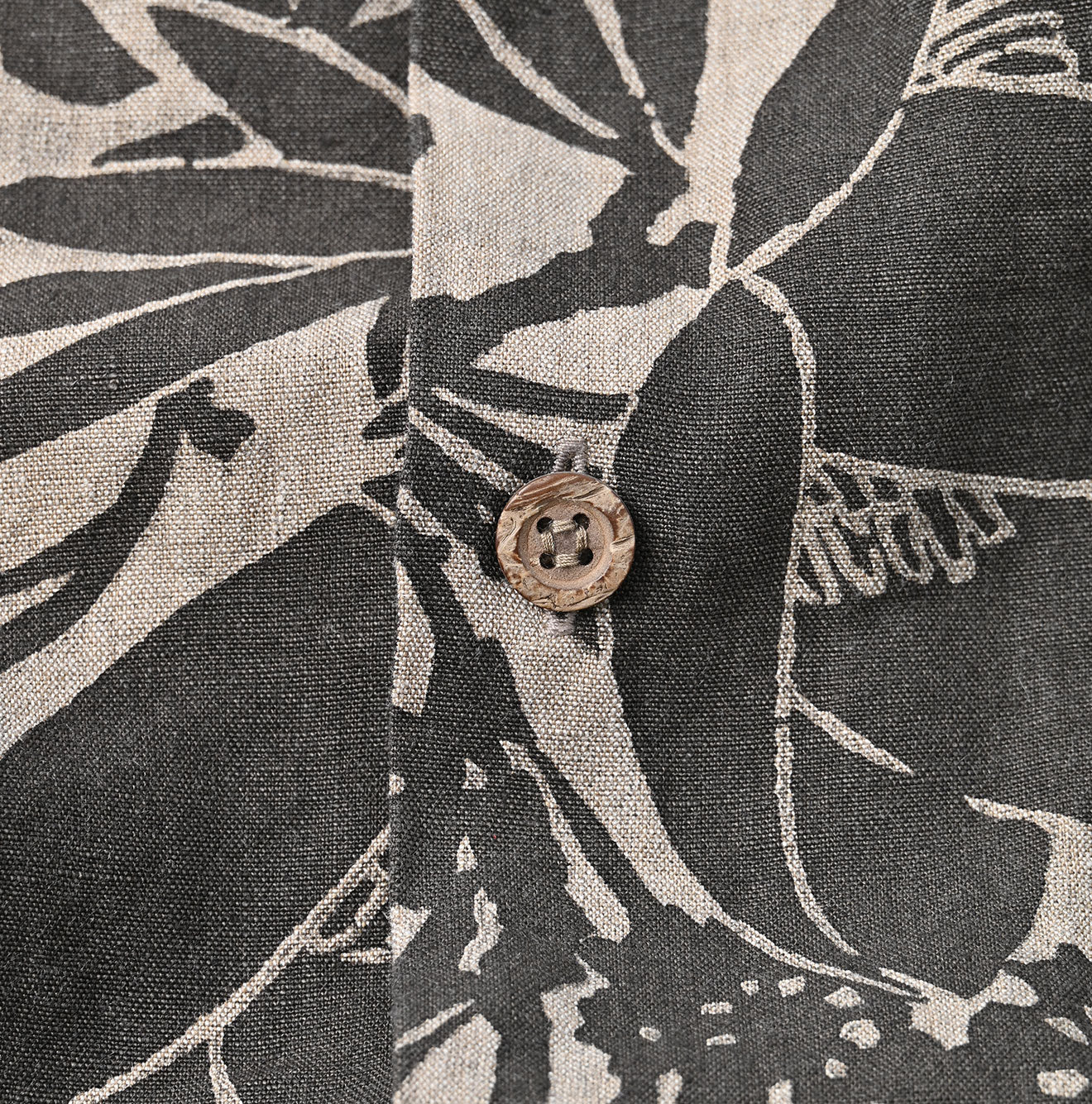 Linen Lotus Print LeiLei Shirt MEN Detail