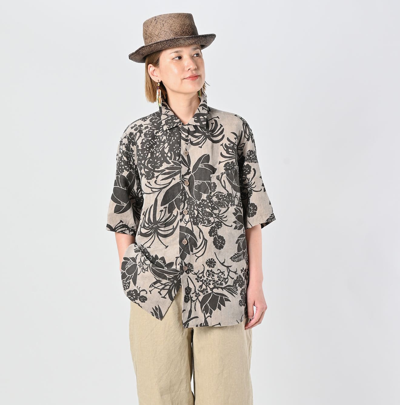 Linen Lotus Print LeiLei Shirt MEN Female Model