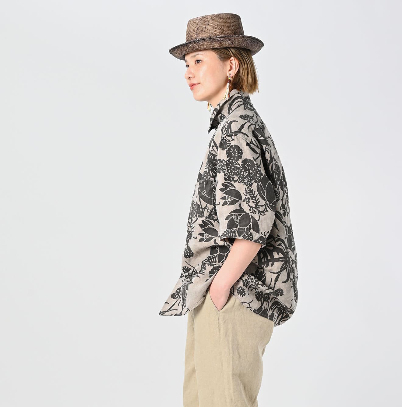 Linen Lotus Print LeiLei Shirt MEN Female Model