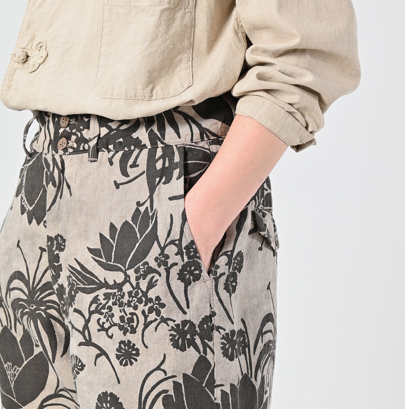 Linen Lotus Print Nîmes Short Pants MEN Detail