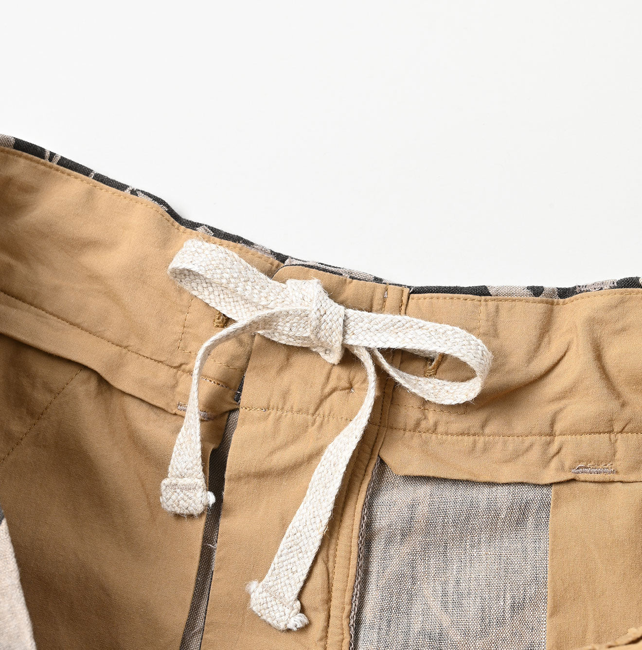 Linen Lotus Print Nîmes Short Pants MEN Detail