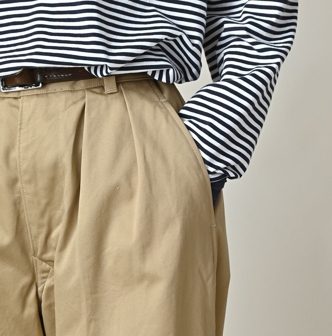 Double Thread Chino Charlotte Baggy Detail