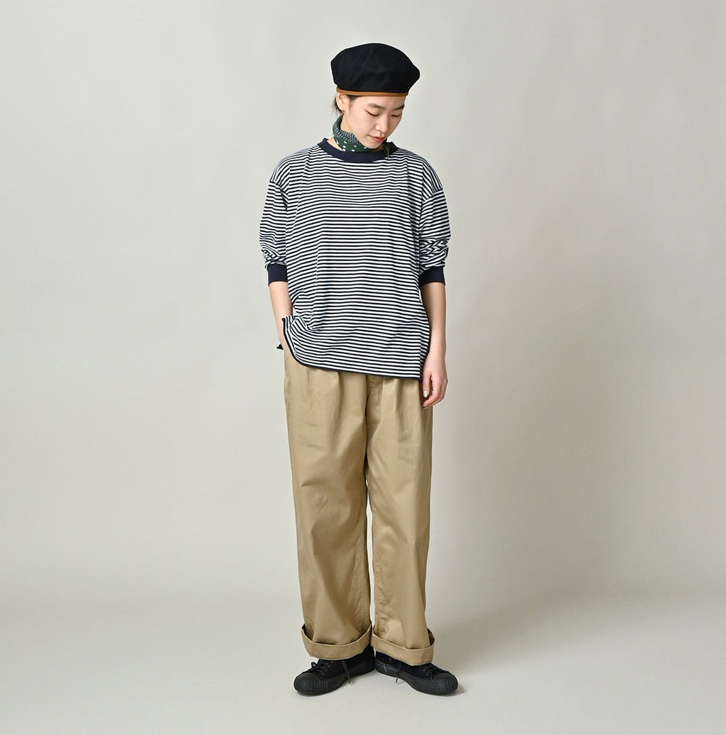 Double Thread Chino Charlotte Baggy Female Model
