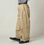 Double Thread Chino Charlotte Baggy Female Model