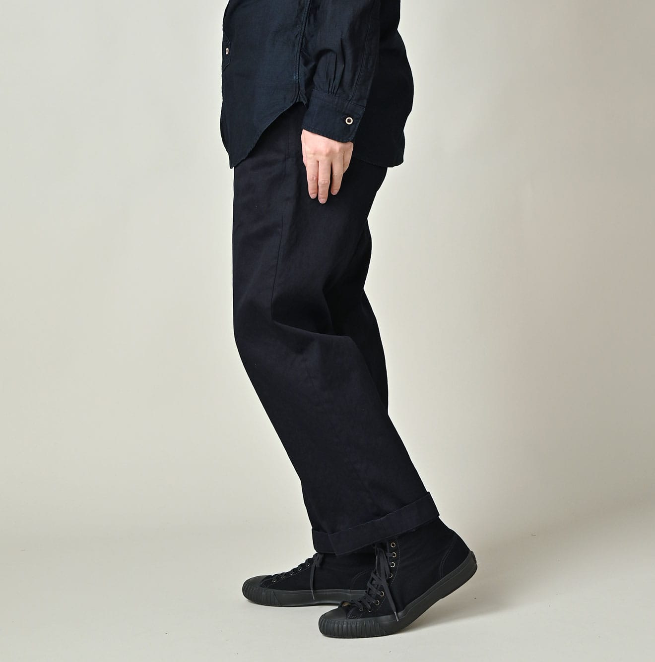 Indigo Double Thread Chino 908 Crosby Slacks Female Model