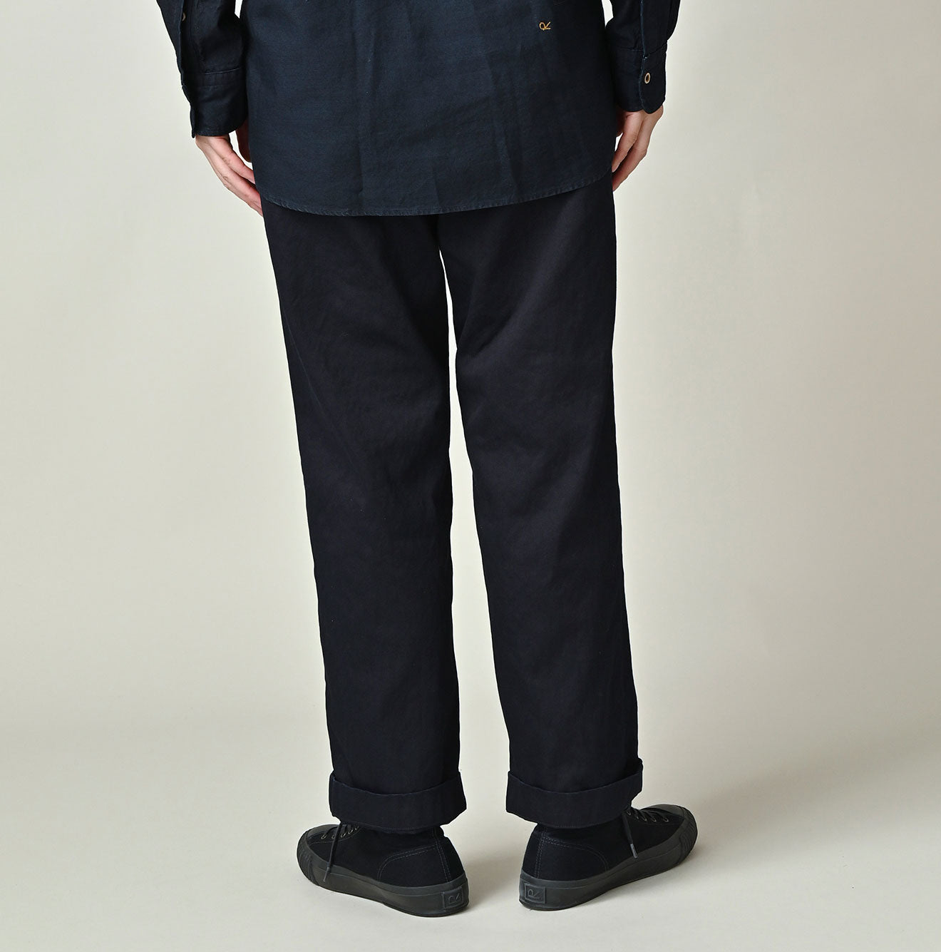 Indigo Double Thread Chino 908 Crosby Slacks Female Model