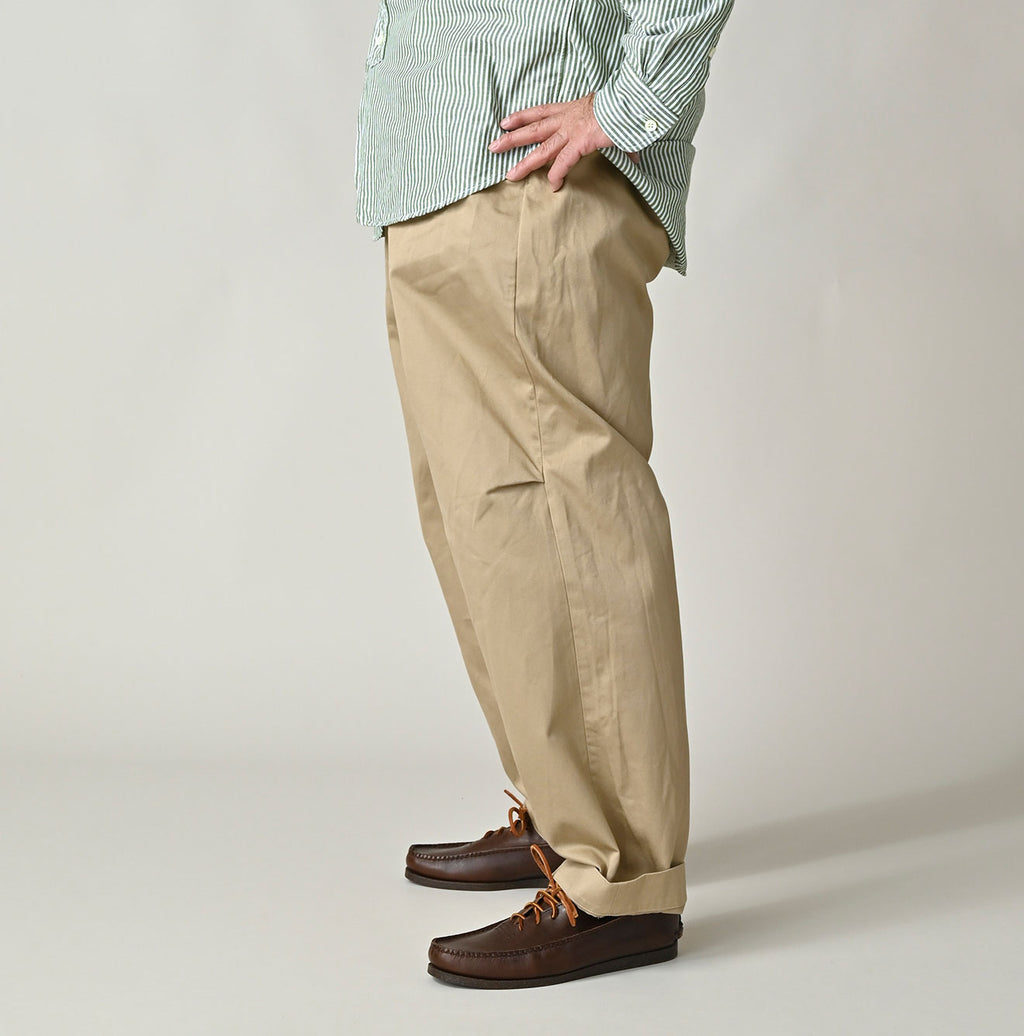 Double Thread Chino 908 Chi-rgo Pants Male Model
