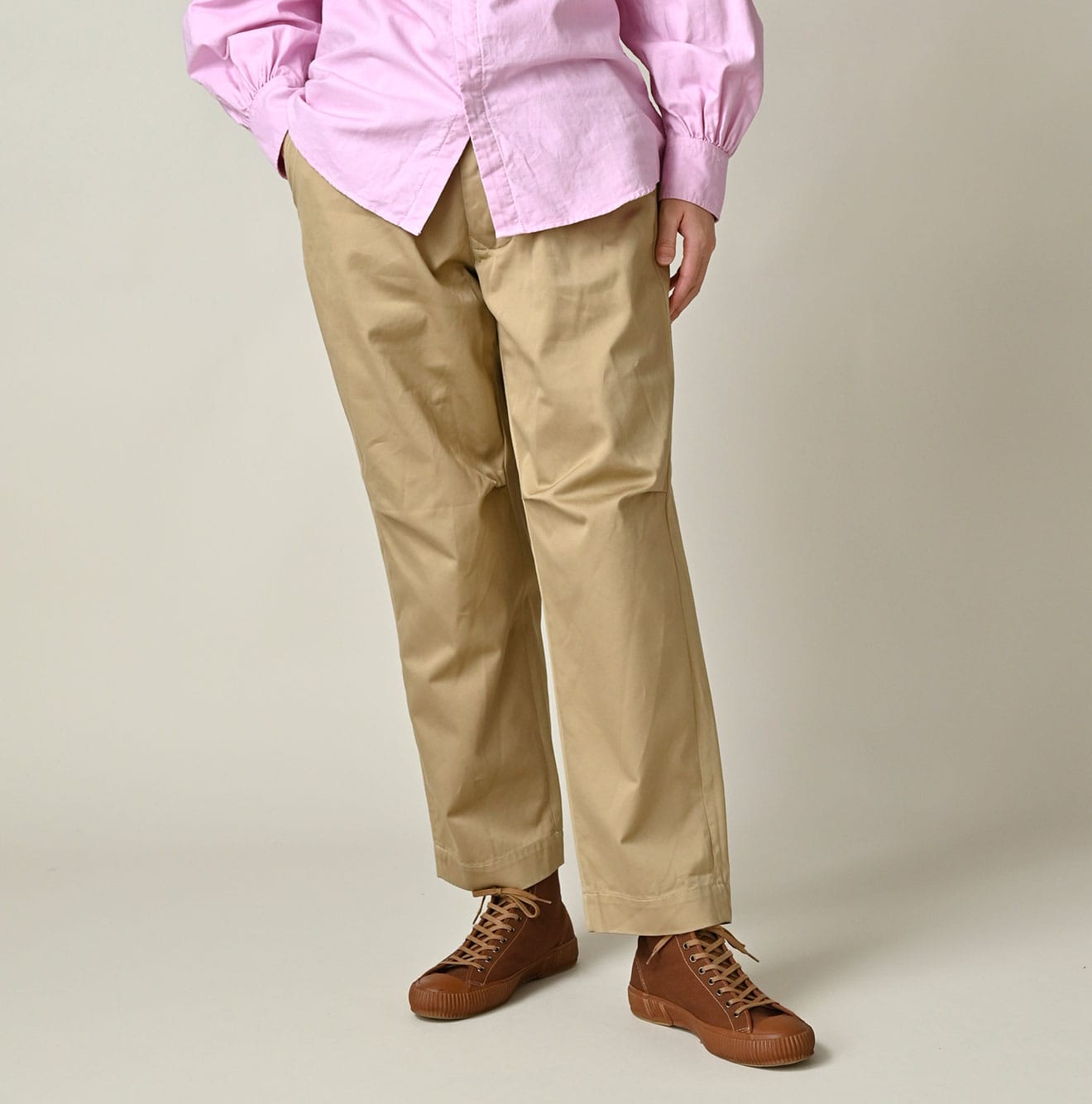 Double Thread Chino 908 Chi-rgo Pants Female Model