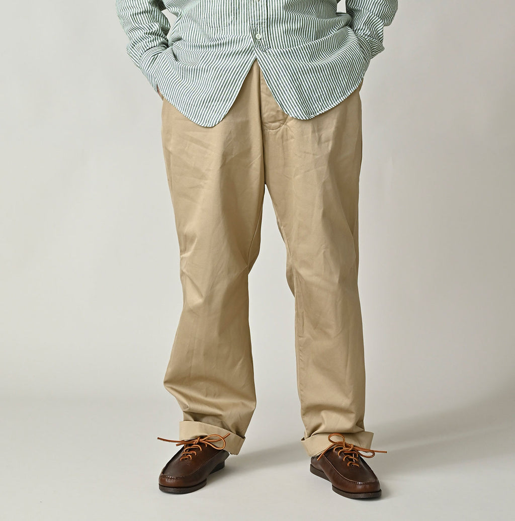 Double Thread Chino 908 Chi-rgo Pants Male Model