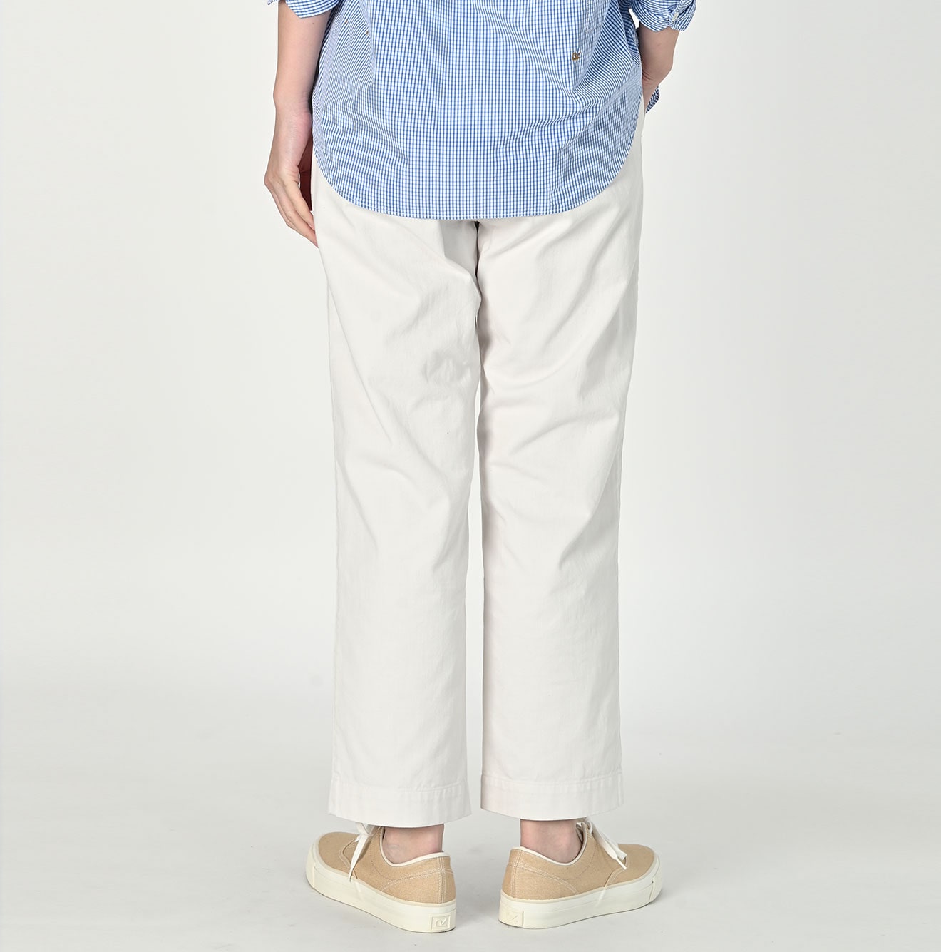 Okome Chino 908 Pants Female Model