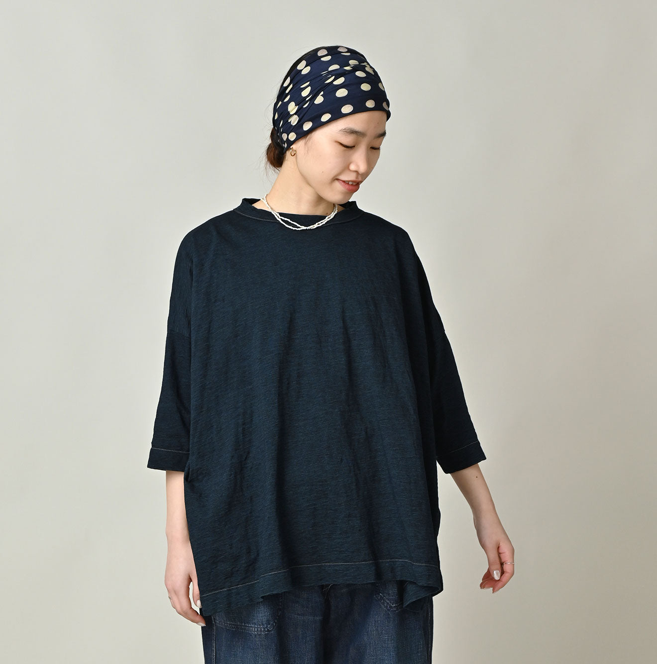 Indigo Tenjiku Big Slit T-shirt Female Model