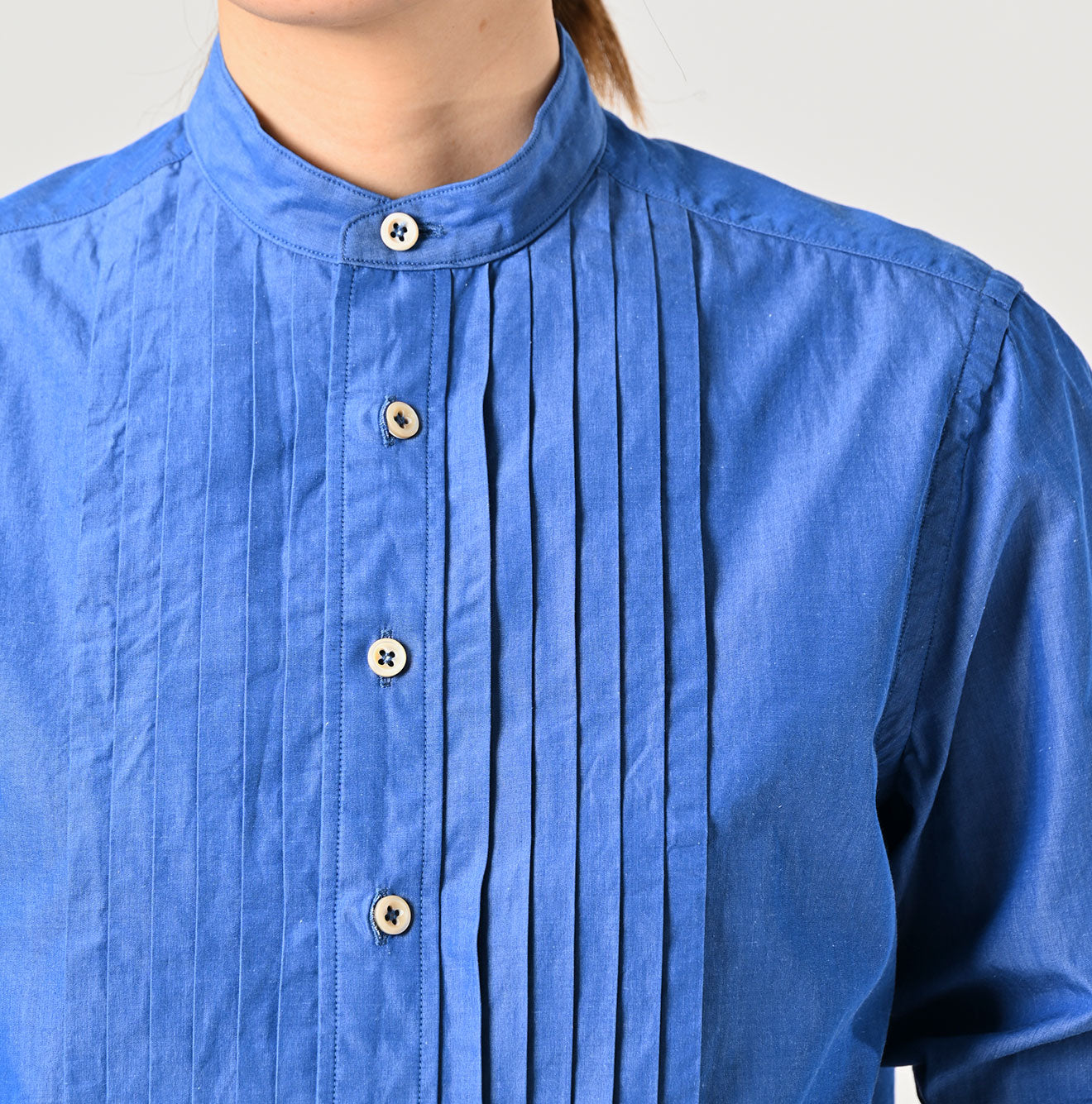 Miko 908 Loafer Pintuck Stand Collar Shirt Detail