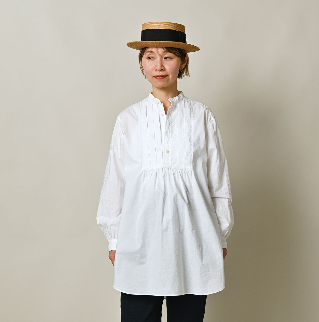 Supima Batiste Tuck Stand Collar Shirt Female Model