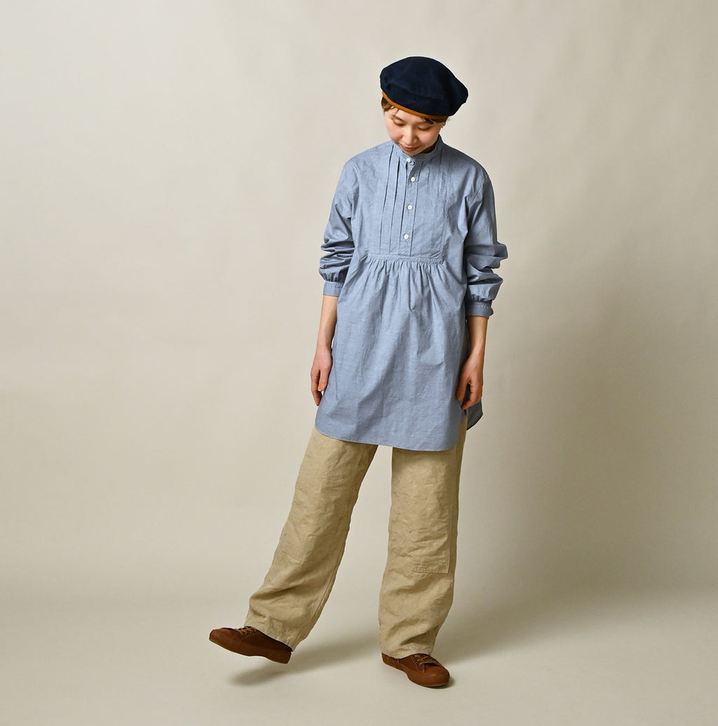 Supima Batiste Tuck Stand Collar Shirt Female Model