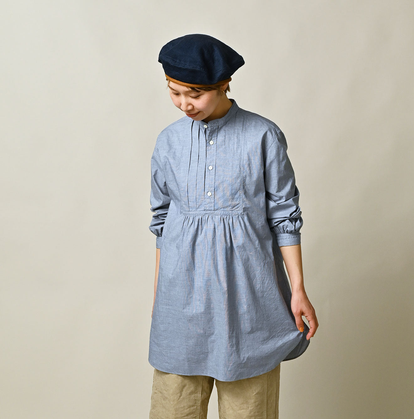 Supima Batiste Tuck Stand Collar Shirt Female Model