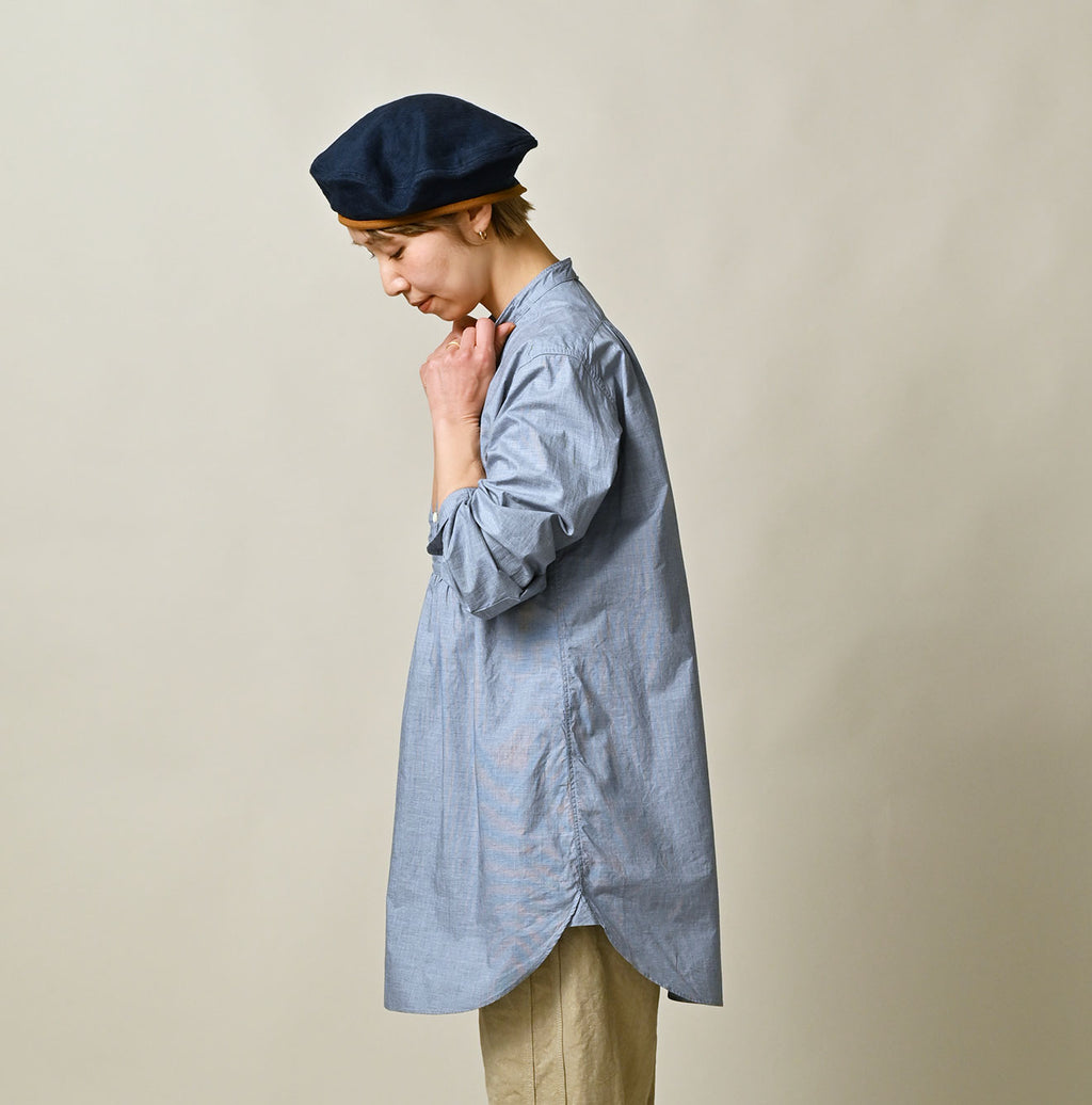 Supima Batiste Tuck Stand Collar Shirt Female Model