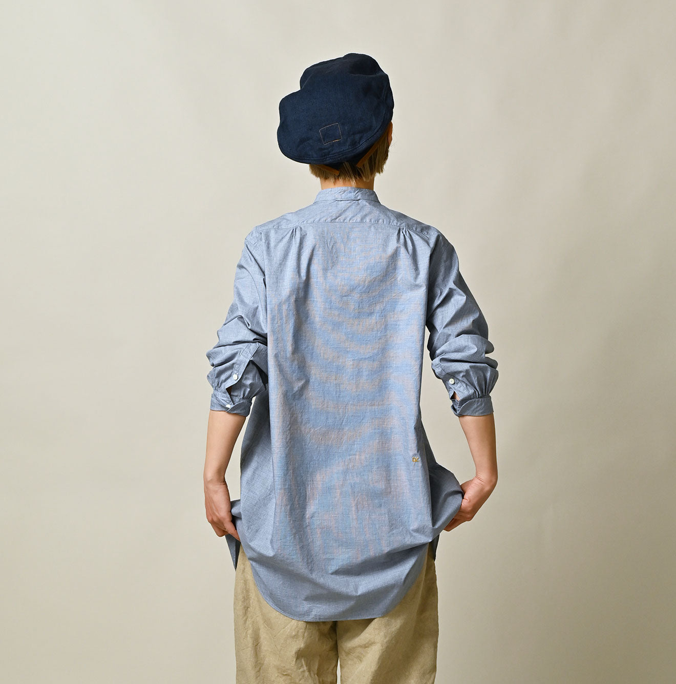 Supima Batiste Tuck Stand Collar Shirt Female Model