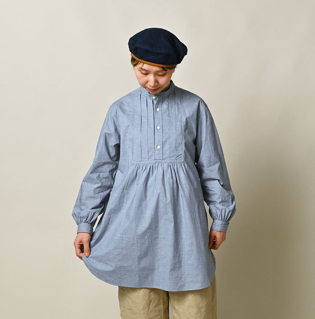 Supima Batiste Tuck Stand Collar Shirt Female Model