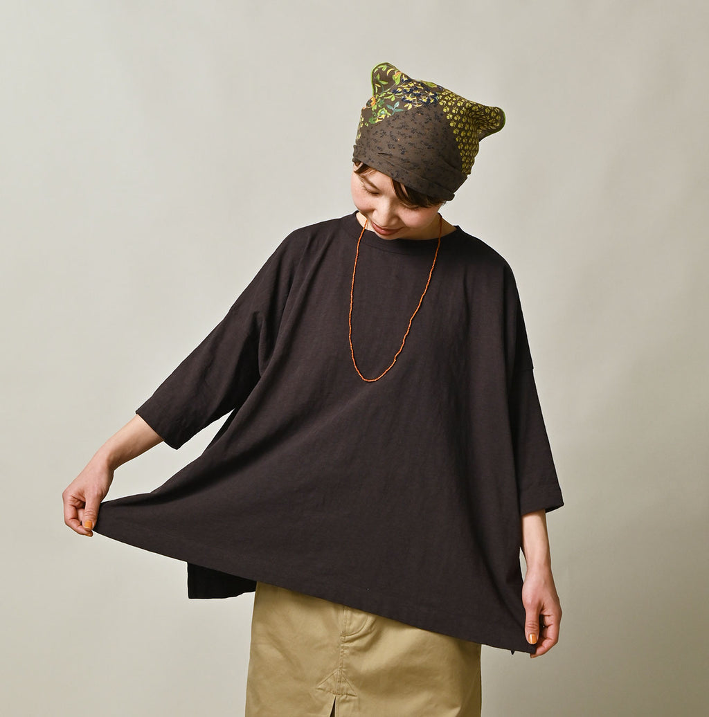 Tenjiku Big Slit T-shirt Female Model
