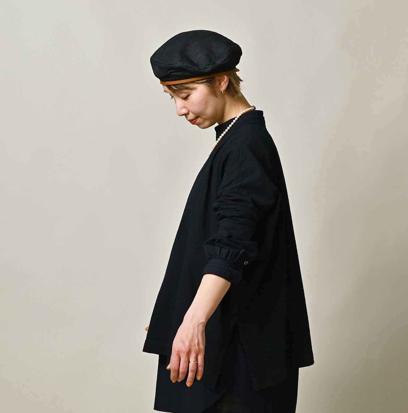 Indigo Tenjiku Big Slit T-shirt Female Model