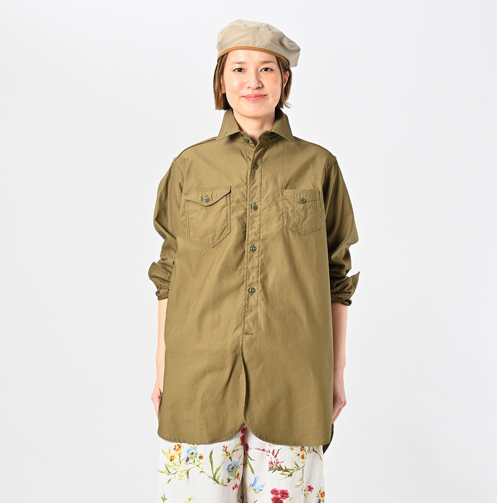 Thin Back Satin 908 Gacha-Pocket Shirt Female Model