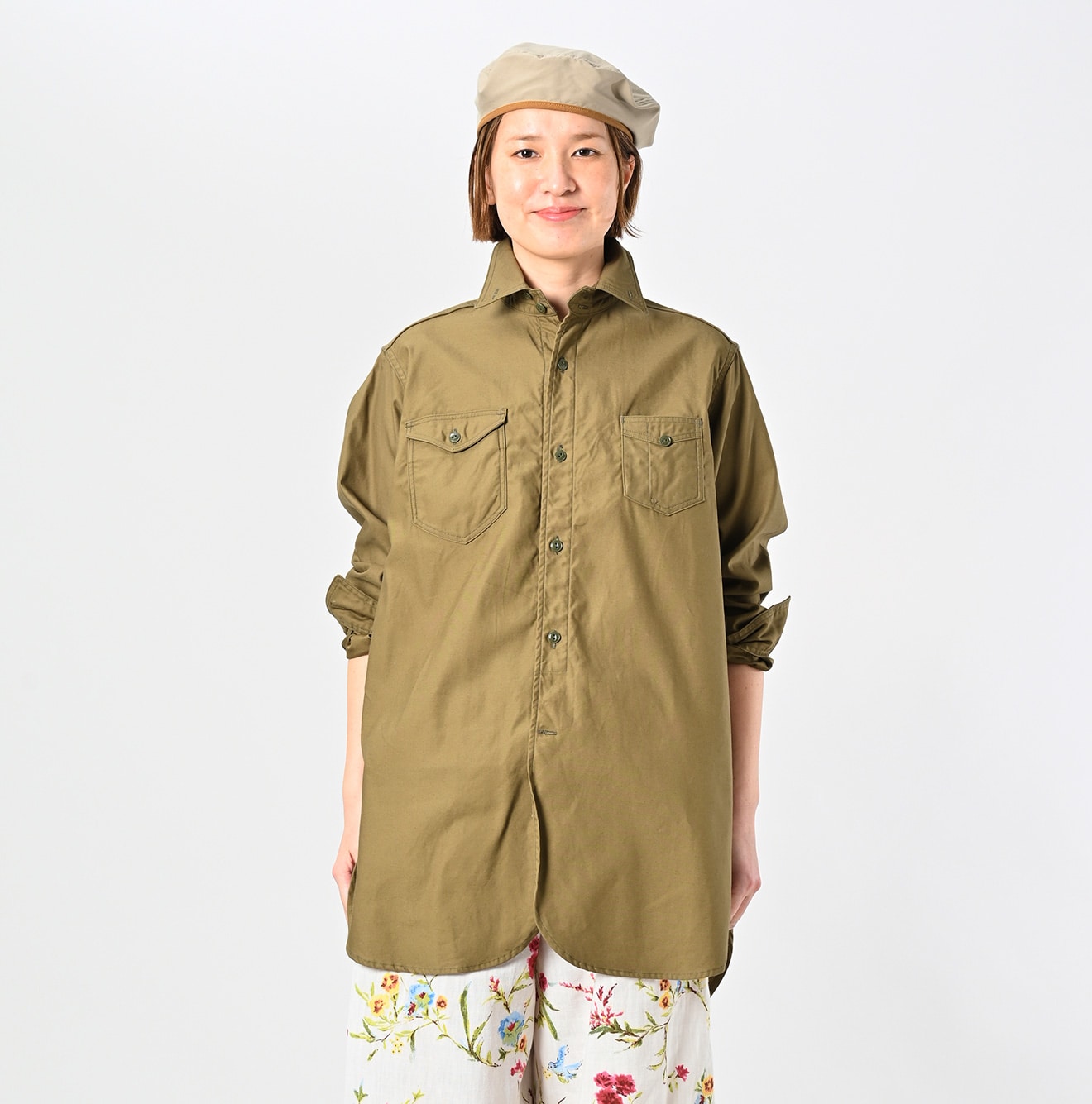 Thin Back Satin 908 Gacha-Pocket Shirt Female Model