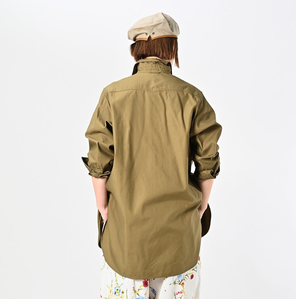 Thin Back Satin 908 Gacha-Pocket Shirt Female Model