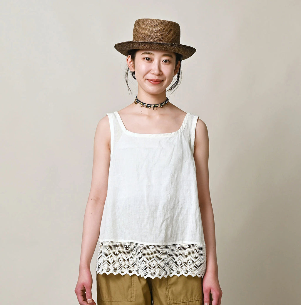 Indian Linen x Lace Flare Camisole Female Model