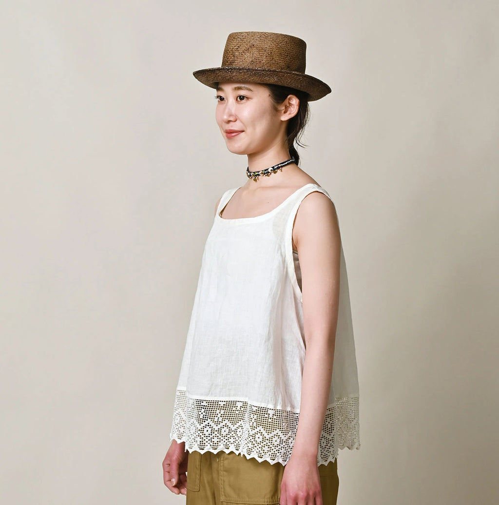 Indian Linen x Lace Flare Camisole Female Model