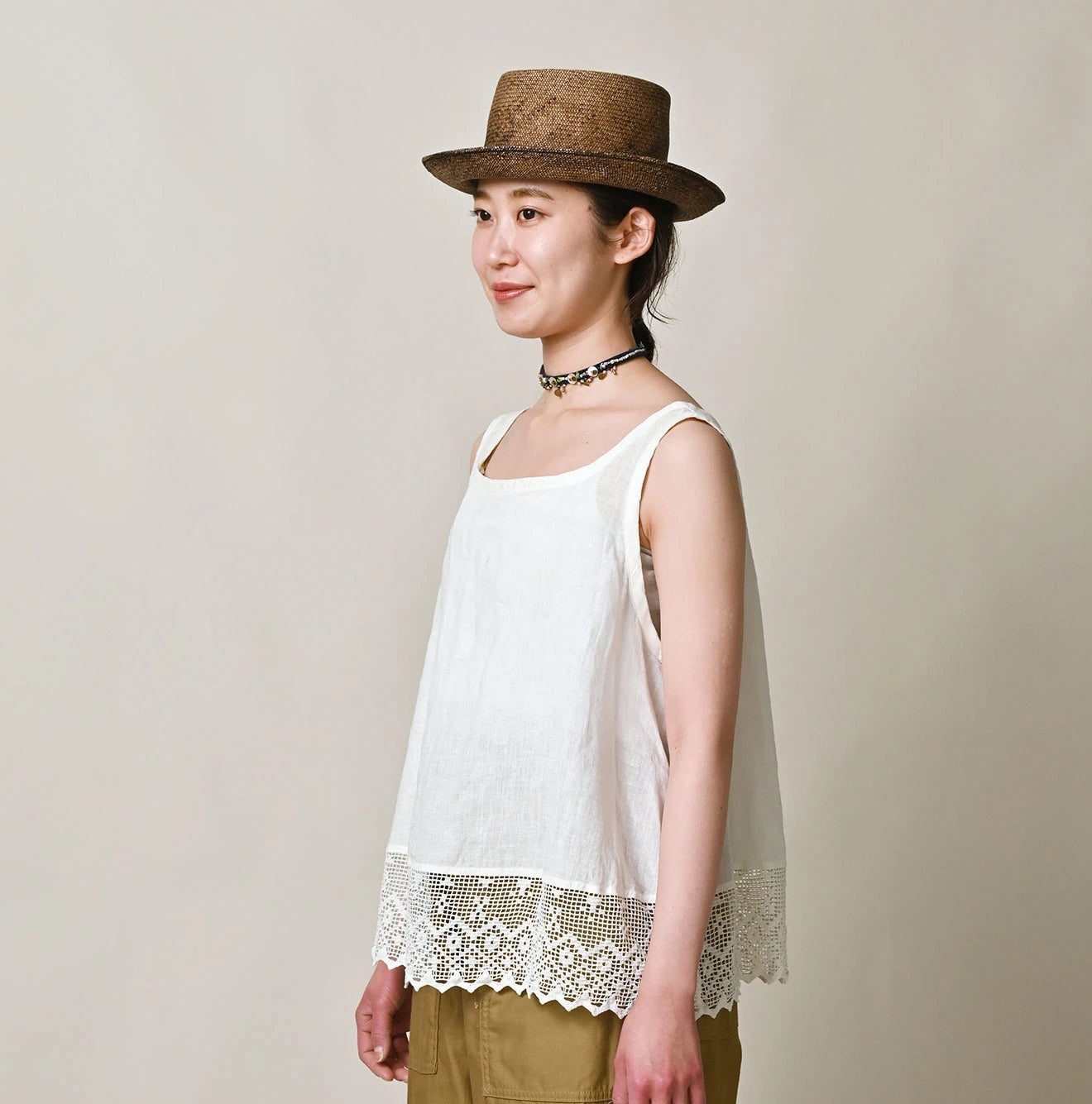 Indian Linen x Lace Flare Camisole Female Model