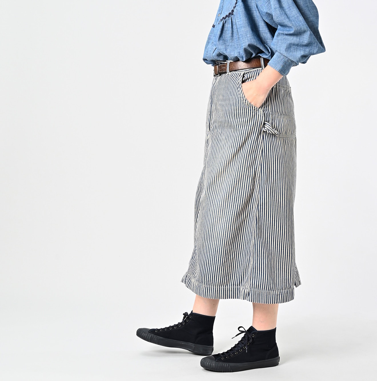 Mon-petit Denim Painter Skirt Female Model