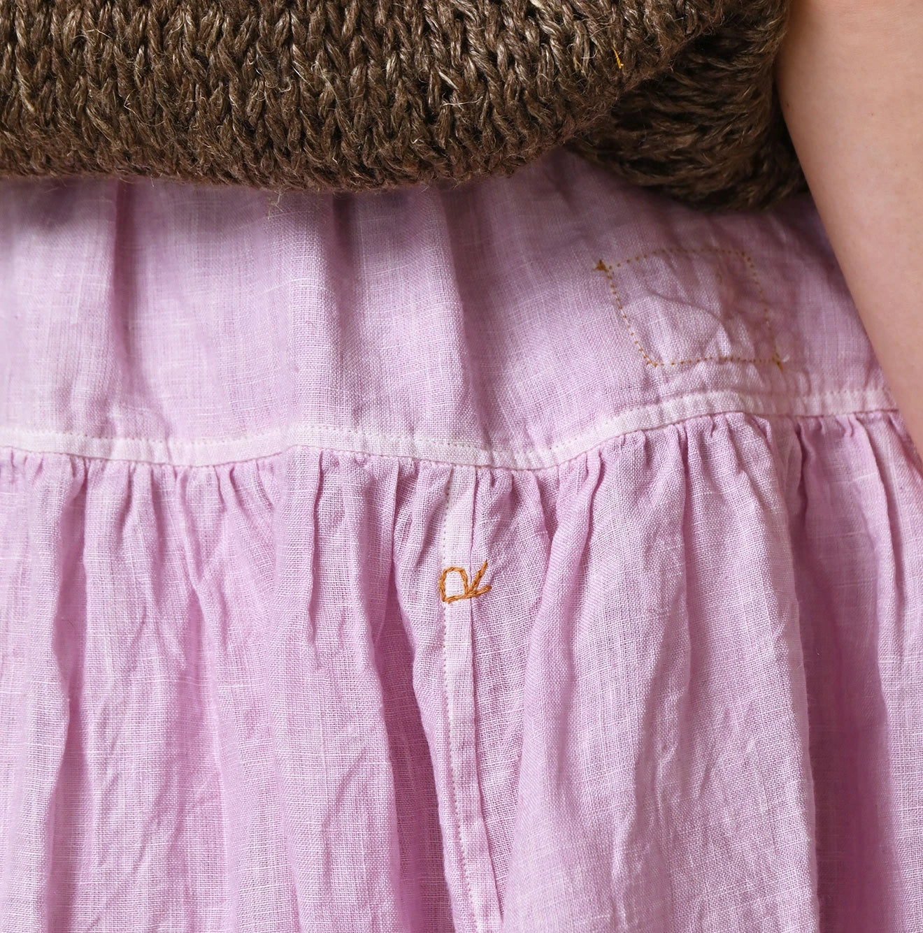 45 Plant Dyed Indian Linen Easy Gather Kushukushu Skirt Detail
