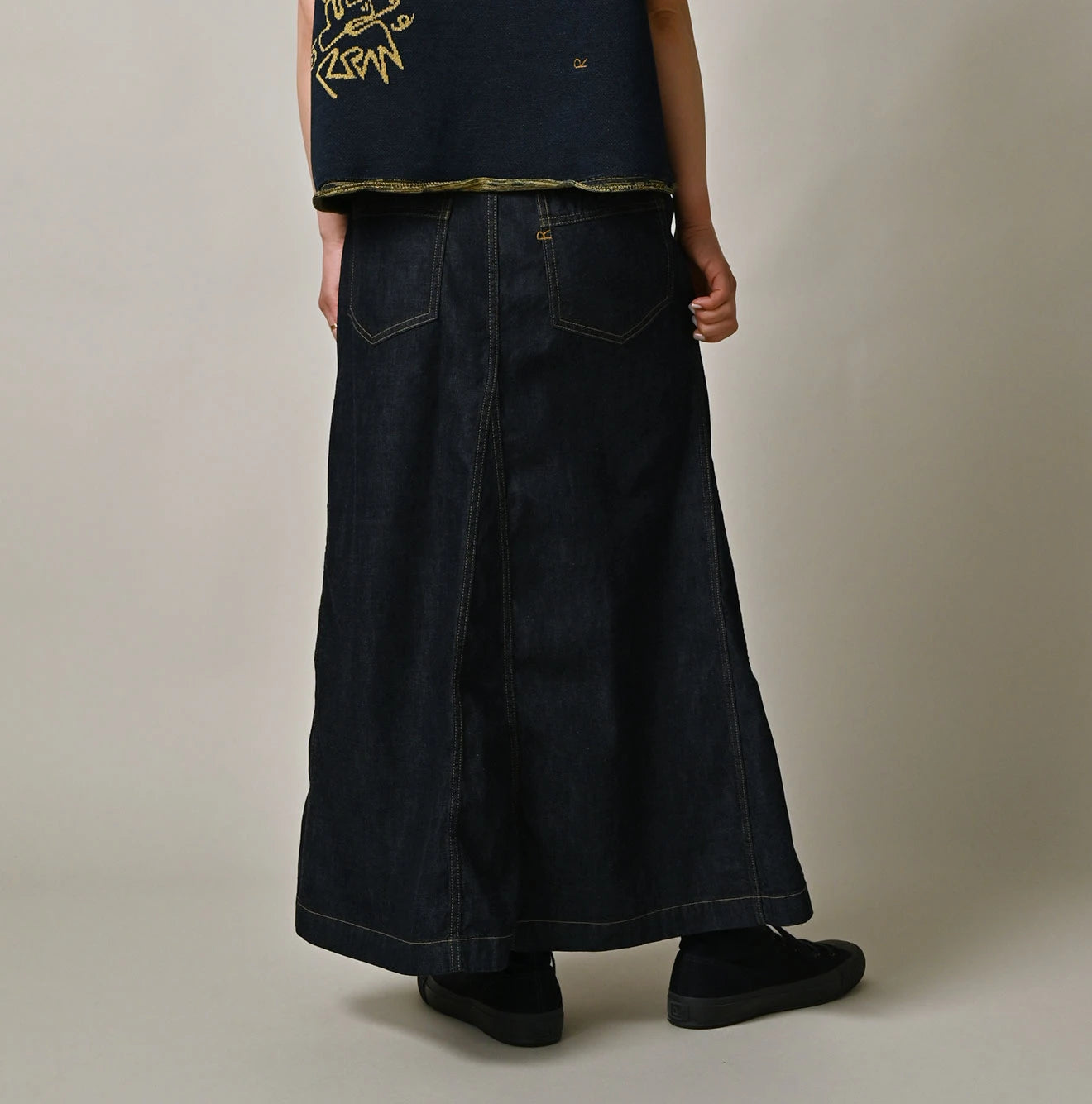 Mugihiko Denim Bell Skirt Nou Female Model