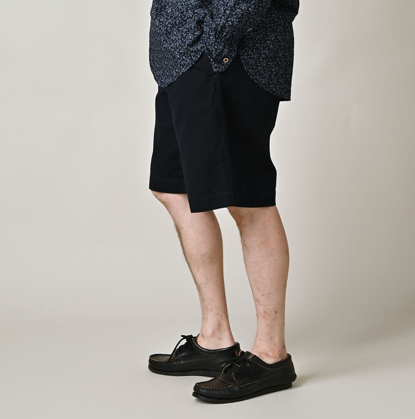 Indigo High Density Duck 908 Peg Short Pants Male Model