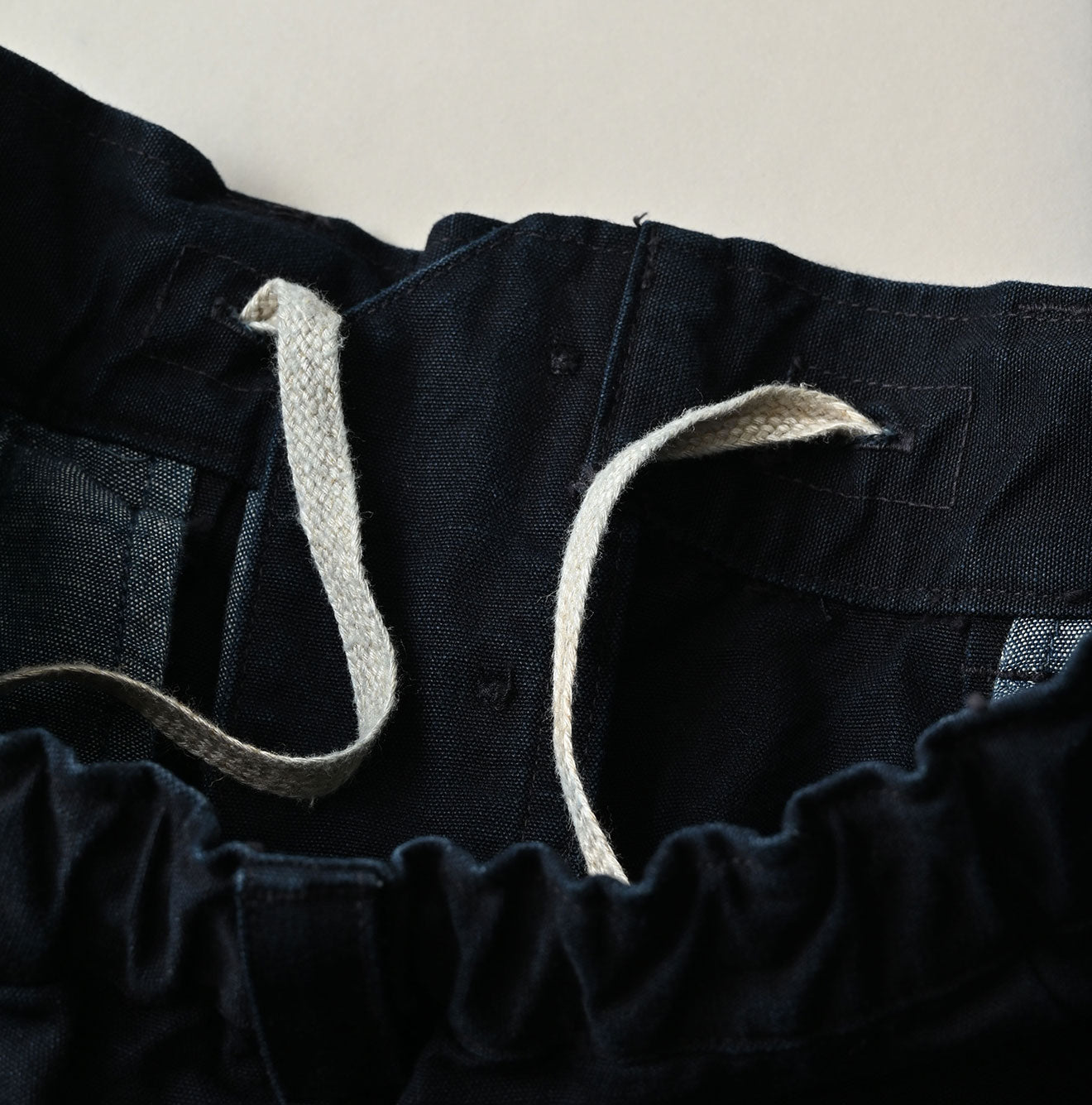 Indigo High Density Duck 908 Peg Short Pants Detail