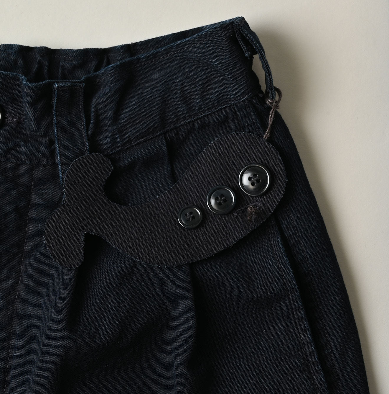 Indigo High Density Duck 908 Peg Short Pants Detail