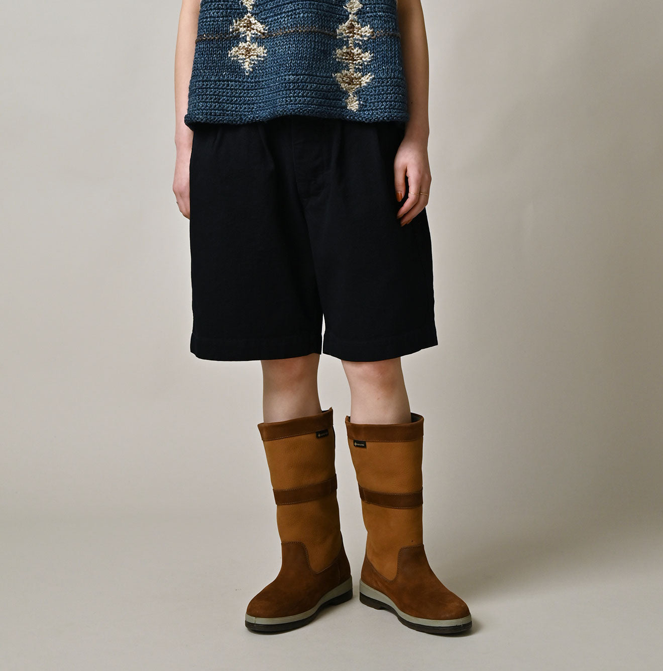 Indigo High Density Duck 908 Peg Short Pants Female Model