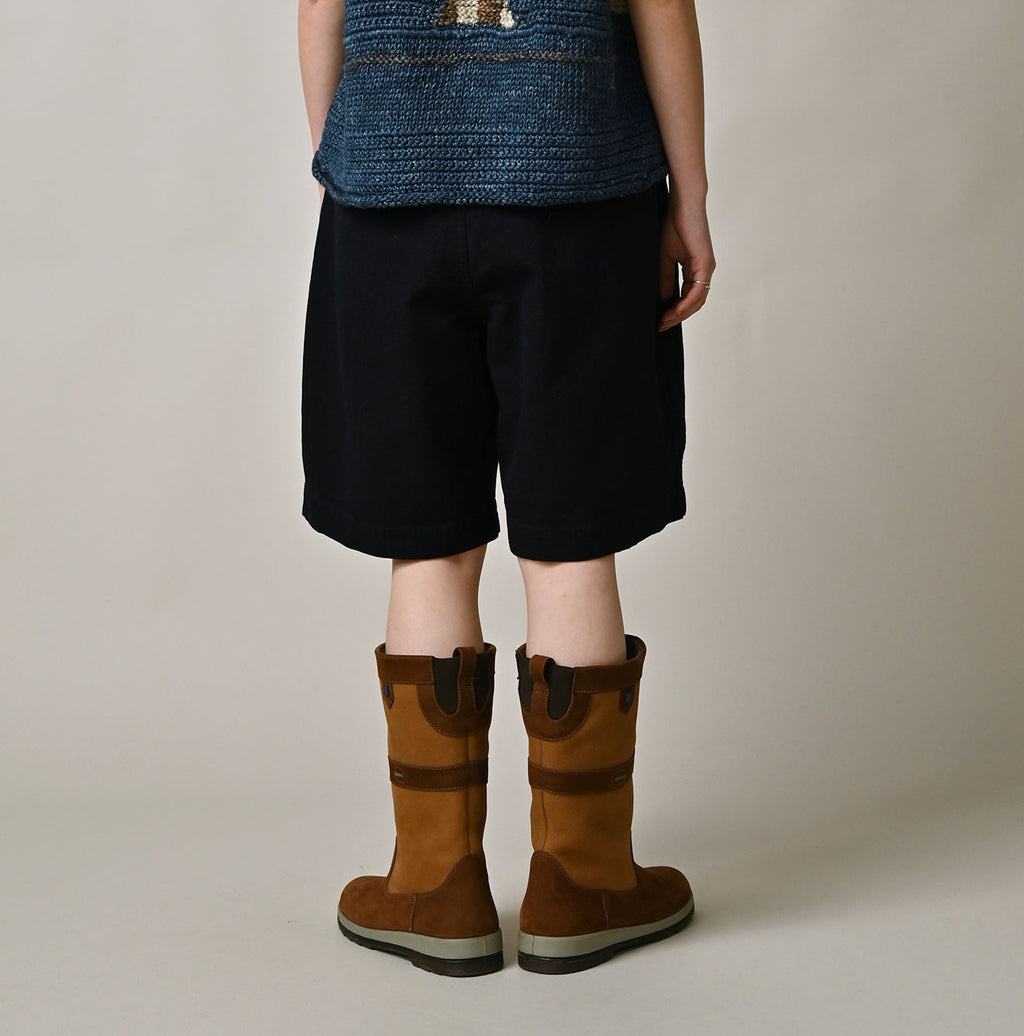 Indigo High Density Duck 908 Peg Short Pants Female Model