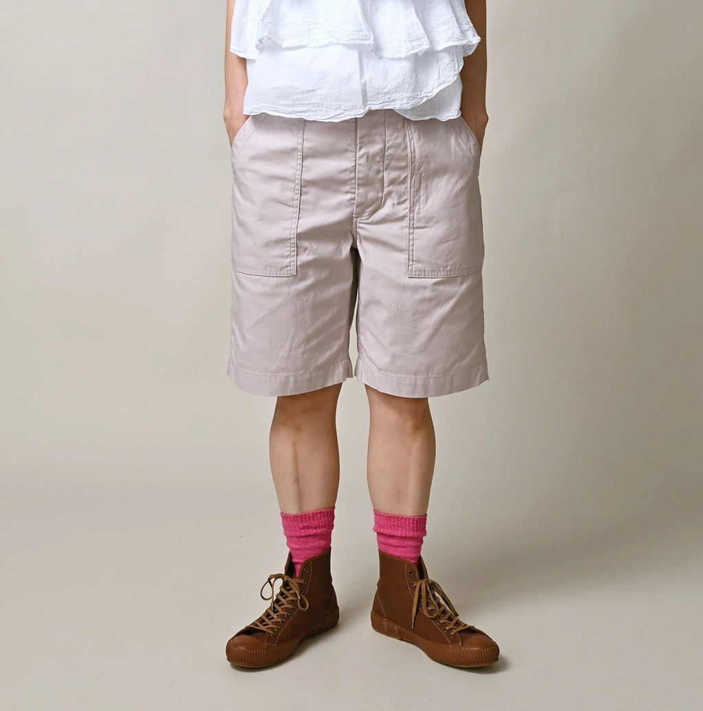 Thin Back Satin 908 Baker Short Pants Female Model