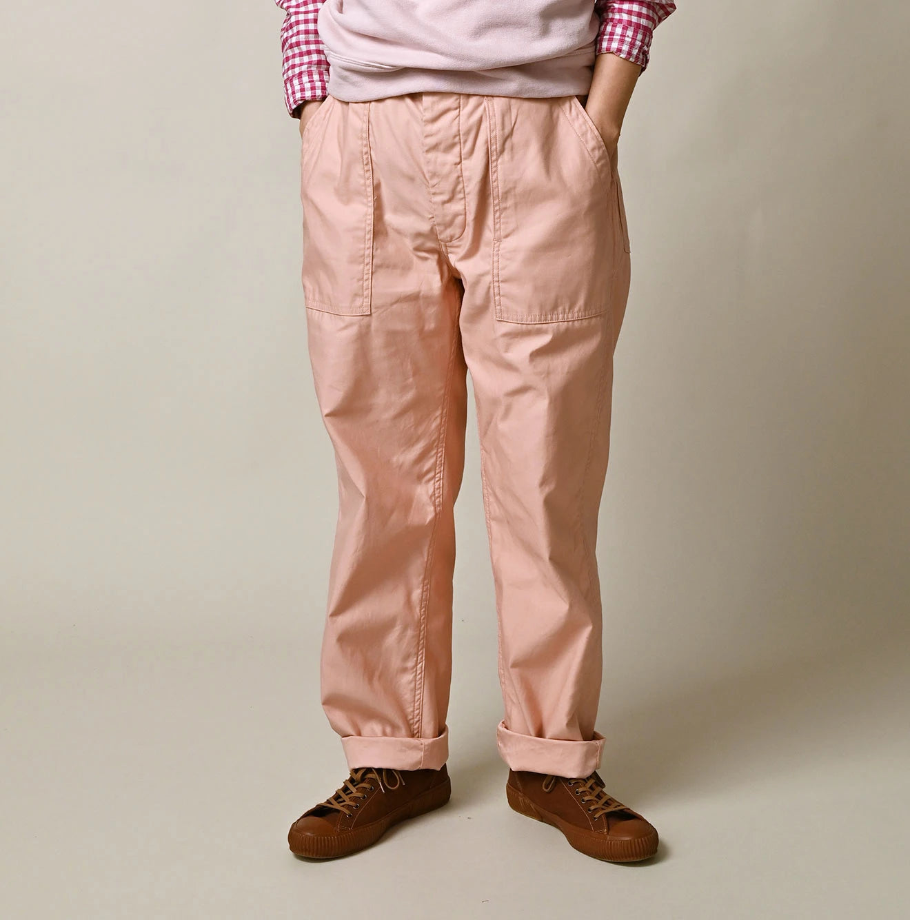 Thin Back Satin 908 Baker Pants Female Model