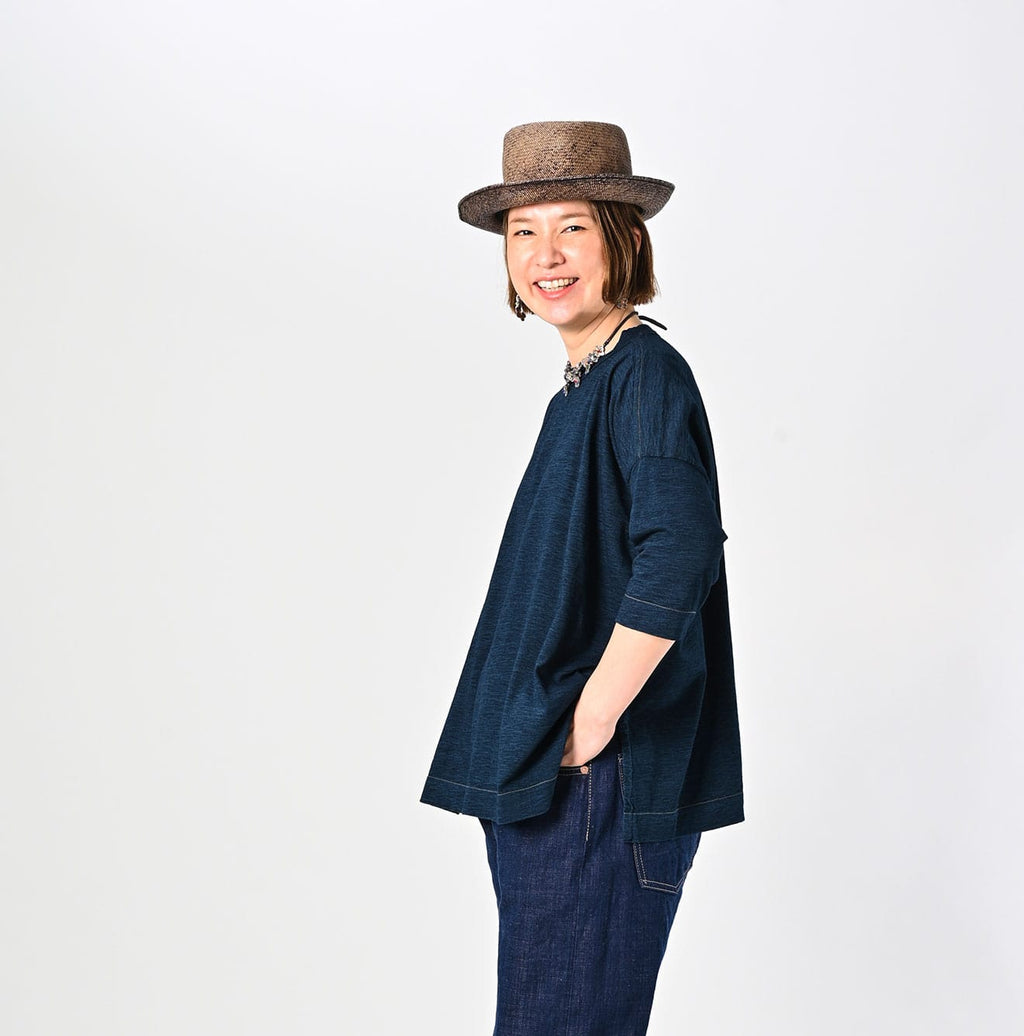 Indigo Tenjiku Big Slit T-shirt Nou Female Model