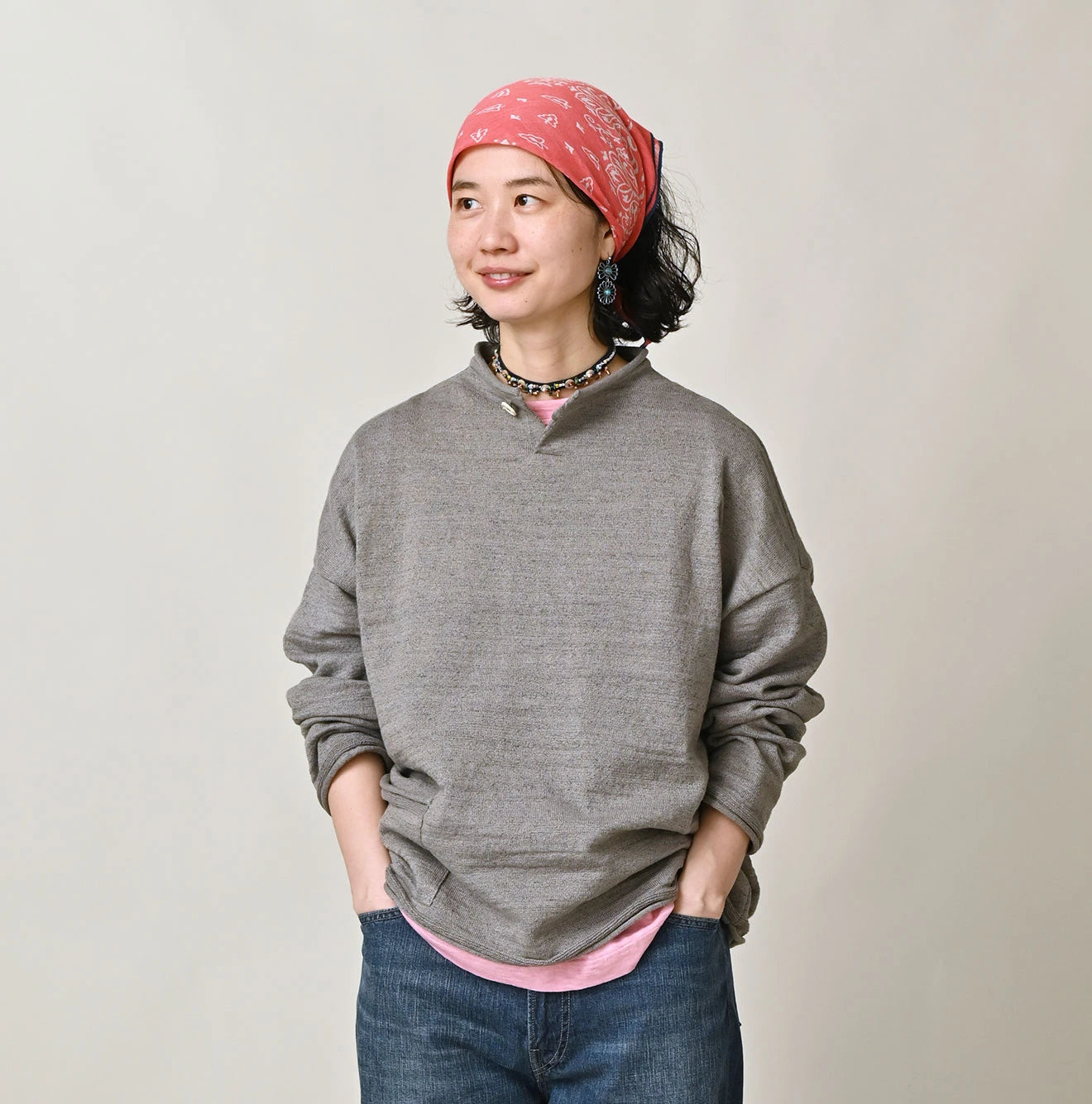 Dekoboko Knitsew 908 Uma Pull Female Model