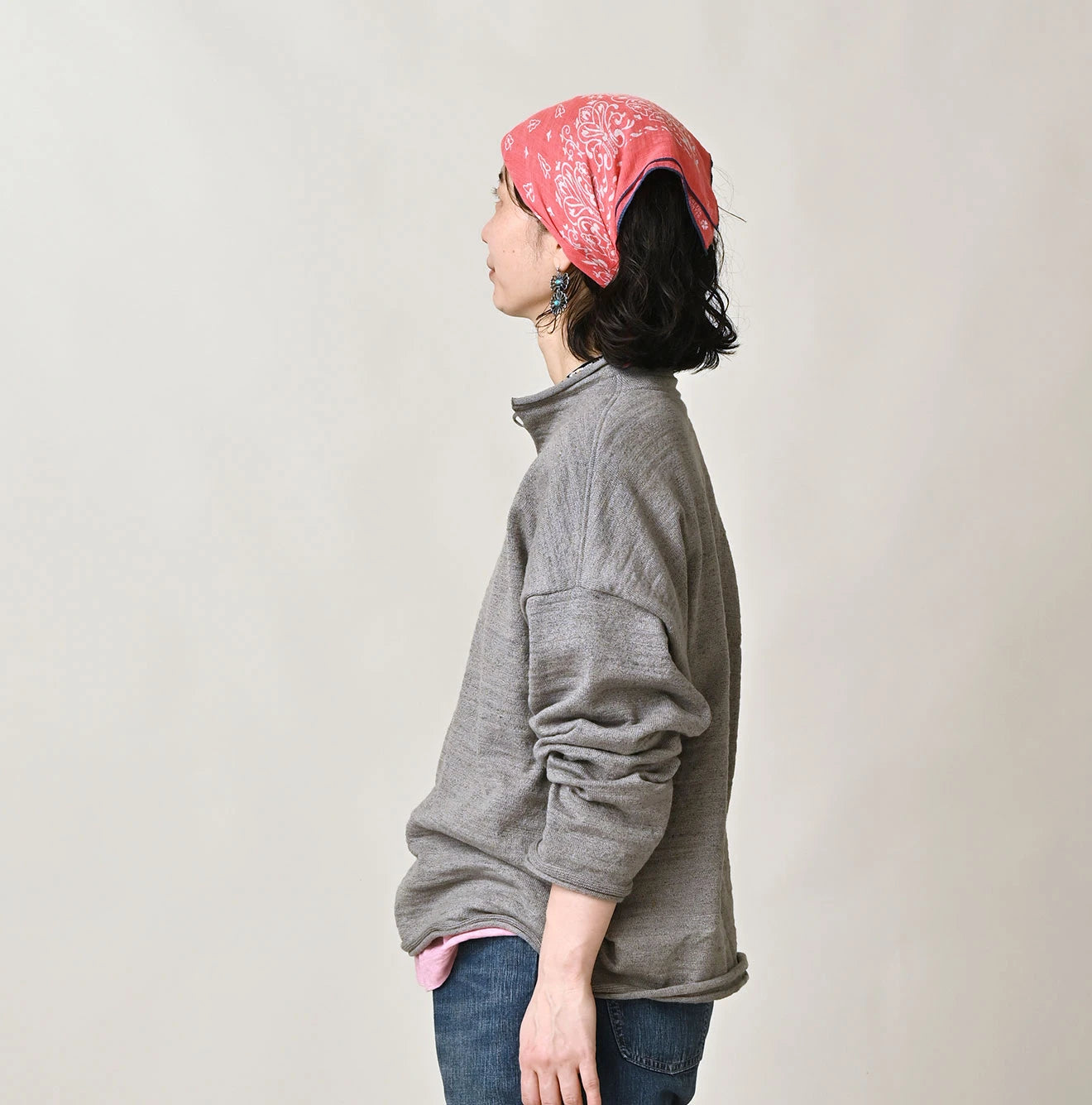Dekoboko Knitsew 908 Uma Pull Female Model