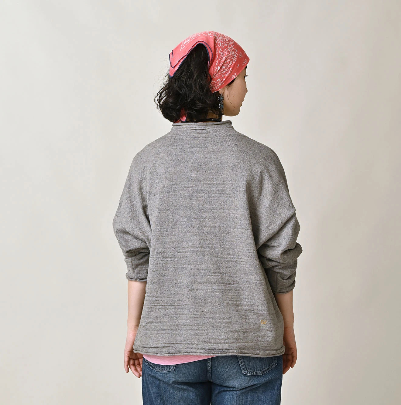 Dekoboko Knitsew 908 Uma Pull Female Model