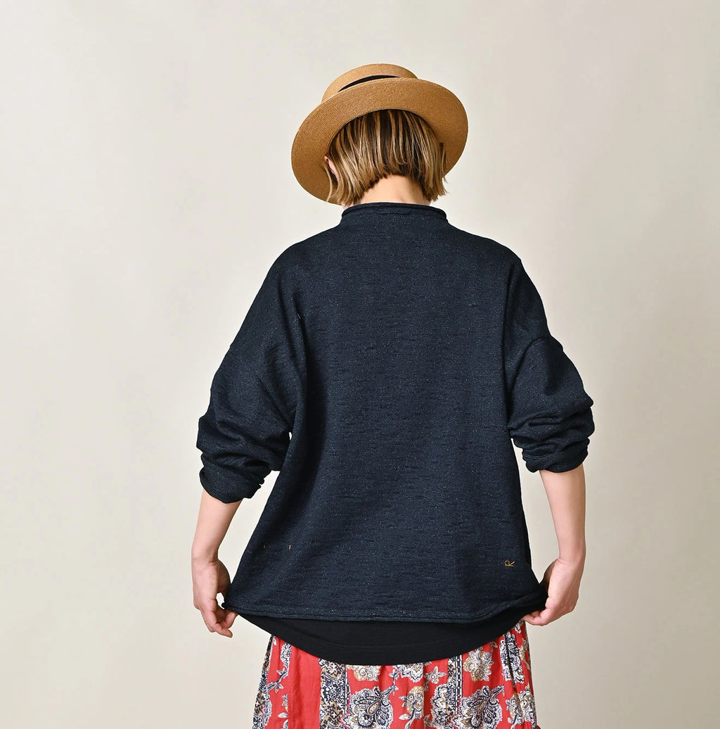 Indigo Dekoboko Knitsew 908 Uma Pull Female Model