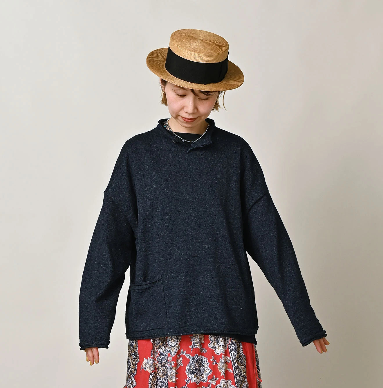 Indigo Dekoboko Knitsew 908 Uma Pull Female Model